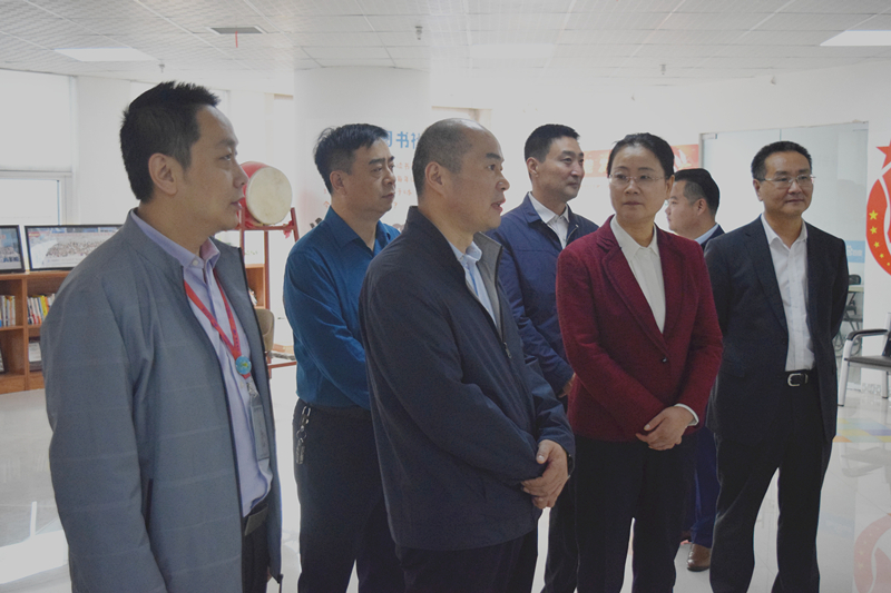 熱烈歡迎河南省委統(tǒng)戰(zhàn)部副部長梁險(xiǎn)峰一行蒞臨安陽青峰網(wǎng)絡(luò)調(diào)研社會階層工作！